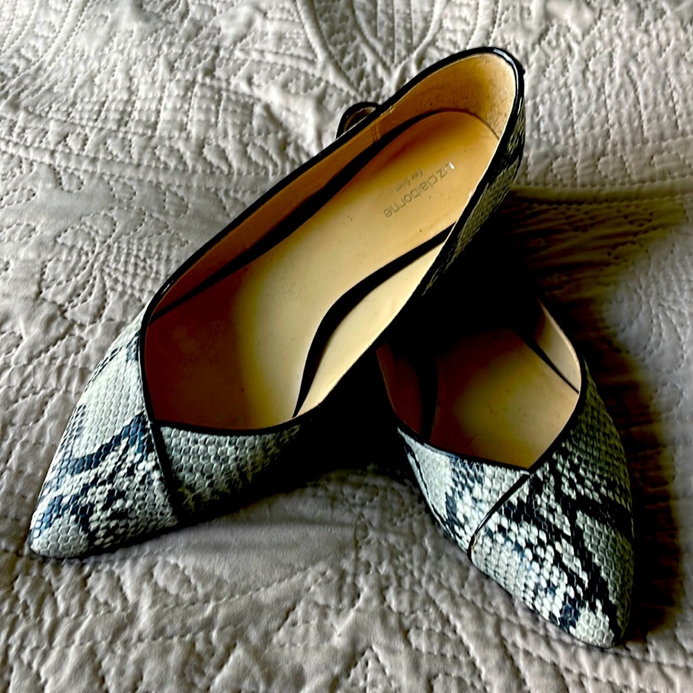 Liz Claiborne flex form flats.